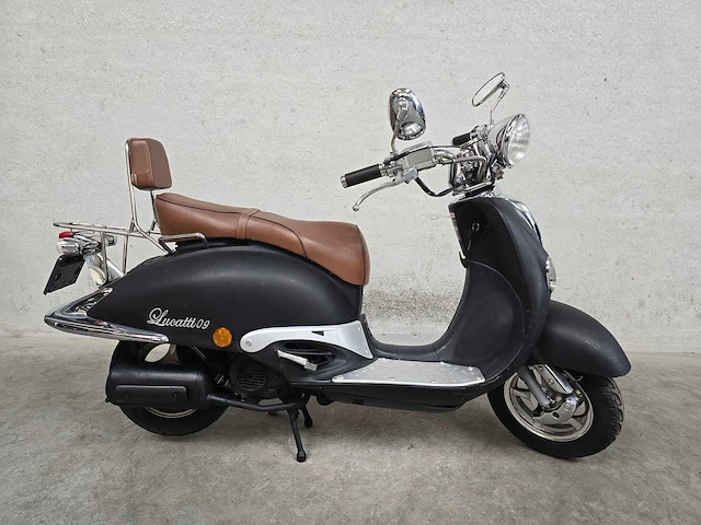 Baotian - snorscooter - classico - 4t 25km uitvoering d160vv - afbeelding 2 van  7
