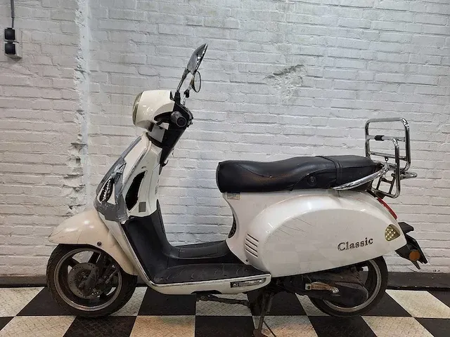 Baotian classic 25 km snorscooter 4takt - afbeelding 1 van  7