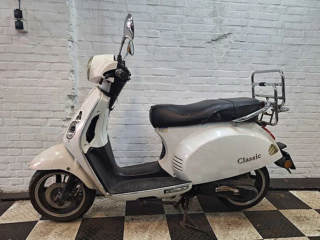 Baotian classic 25 km snorscooter 4takt - afbeelding 1 van  7