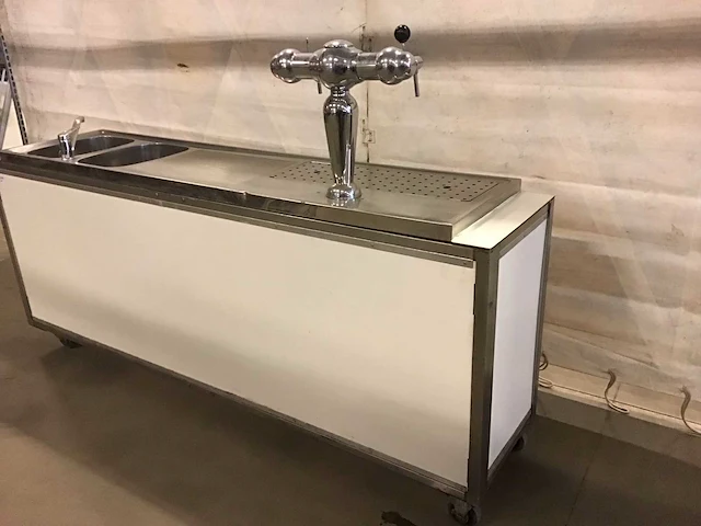 Bar met dubbele kraan en dubbele spoelbak - afbeelding 3 van  6