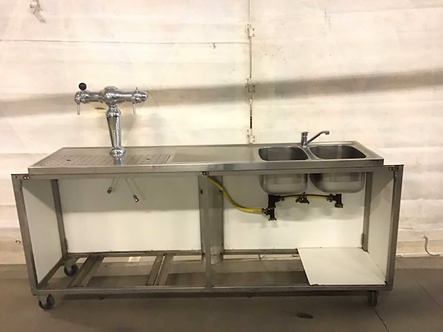 Bar met dubbele kraan en dubbele spoelbak - afbeelding 4 van  6