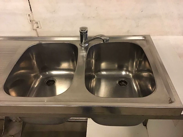 Bar met dubbele kraan en dubbele spoelbak - afbeelding 5 van  6