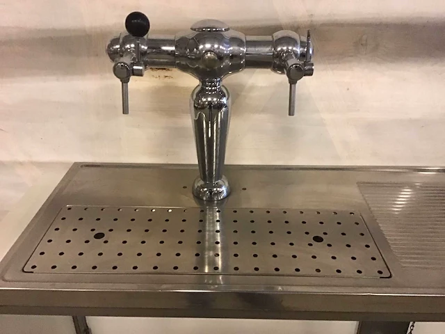 Bar met dubbele kraan en dubbele spoelbak - afbeelding 6 van  6