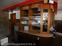 Bar met luifel, achterwand en 13 krukken - afbeelding 3 van  15