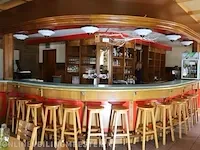 Bar met luifel, achterwand en 13 krukken - afbeelding 7 van  15