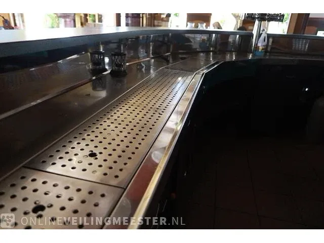 Bar met luifel, achterwand en 13 krukken - afbeelding 8 van  15