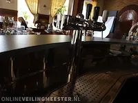 Bar met luifel, achterwand en 13 krukken - afbeelding 15 van  15