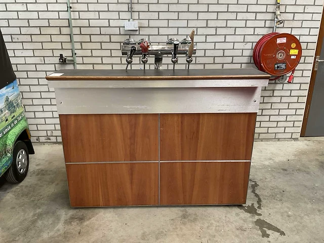 Bar met tap - afbeelding 1 van  11
