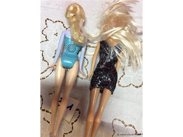 Barbies 2stuks - afbeelding 2 van  2