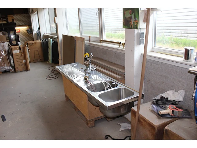 Barblad 200 x 50 cm met dubbele spoelbak en tapkraan. - afbeelding 2 van  3