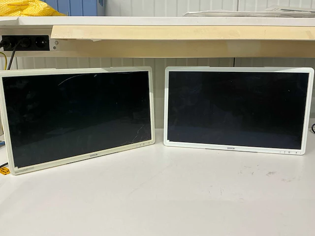 Barco patiënt monitor (2x) - afbeelding 1 van  2