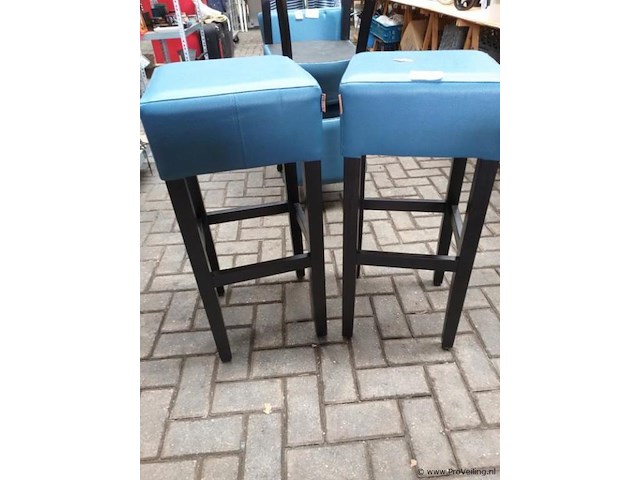 Barkrukken - met blauwe ledere zitting - 2 stuks - afbeelding 1 van  4