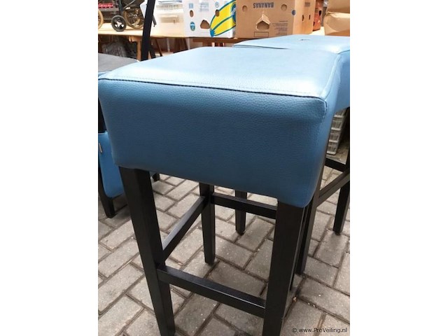 Barkrukken - met blauwe ledere zitting - 2 stuks - afbeelding 2 van  4
