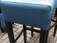 Barkrukken - met blauwe ledere zitting - 2 stuks - afbeelding 2 van  4