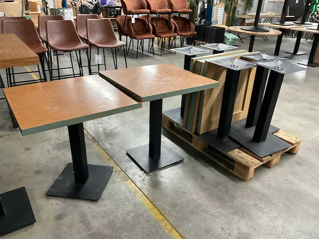 Barkrukken en tafels - afbeelding 5 van  6