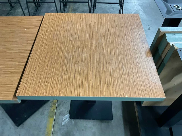 Barkrukken en tafels - afbeelding 6 van  6