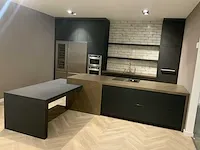 Barletti / kitchenaid / bora rechte keuken met l vormig werkeiland