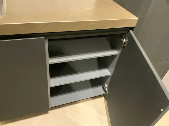 Barletti / kitchenaid / bora rechte keuken met l vormig werkeiland - afbeelding 35 van  53