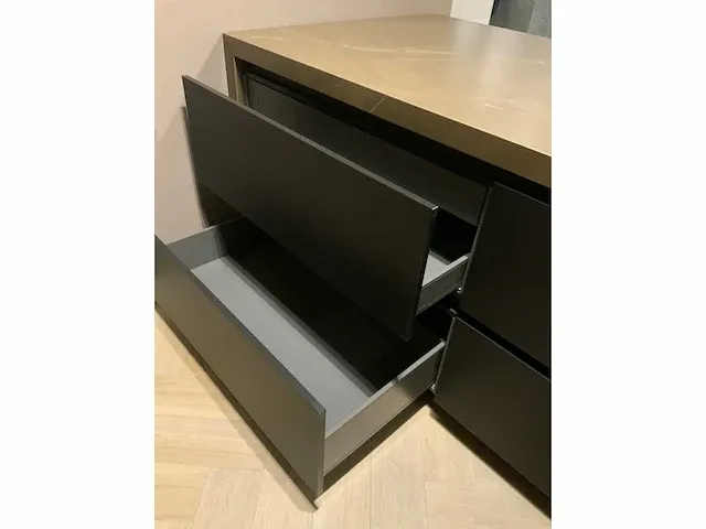 Barletti / kitchenaid / bora rechte keuken met l vormig werkeiland - afbeelding 37 van  53
