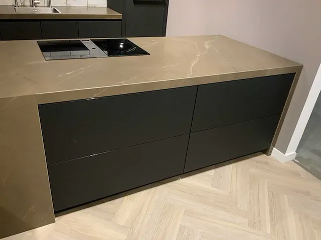 Barletti / kitchenaid / bora rechte keuken met l vormig werkeiland - afbeelding 42 van  53