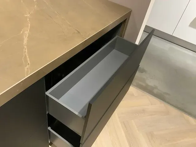 Barletti / kitchenaid / bora rechte keuken met l vormig werkeiland - afbeelding 44 van  53