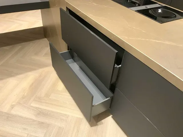 Barletti / kitchenaid / bora rechte keuken met l vormig werkeiland - afbeelding 46 van  53