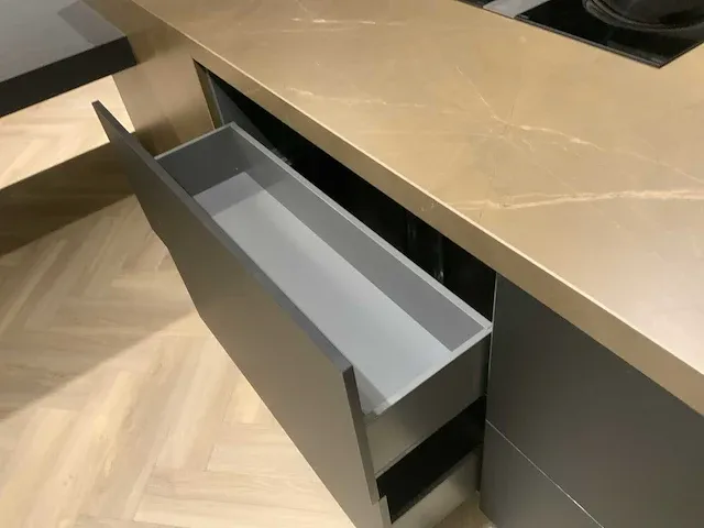 Barletti / kitchenaid / bora rechte keuken met l vormig werkeiland - afbeelding 47 van  53
