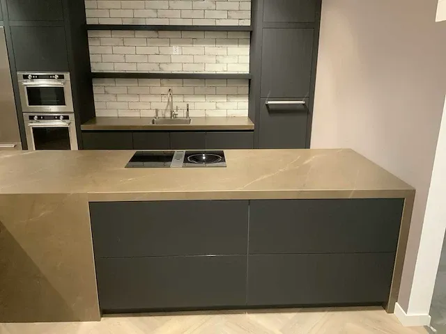 Barletti / kitchenaid / bora rechte keuken met l vormig werkeiland - afbeelding 45 van  53
