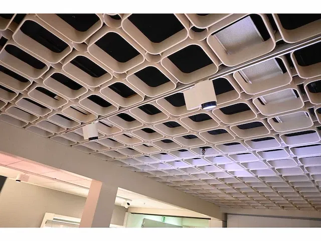 Bäro - ontero id / pendiro ec 122 - complete showroom verlichting met rails, spots en armaturen - afbeelding 12 van  15