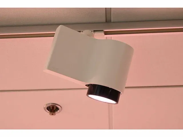 Bäro - ontero id / pendiro ec 122 - complete showroom verlichting met rails, spots en armaturen - afbeelding 3 van  15