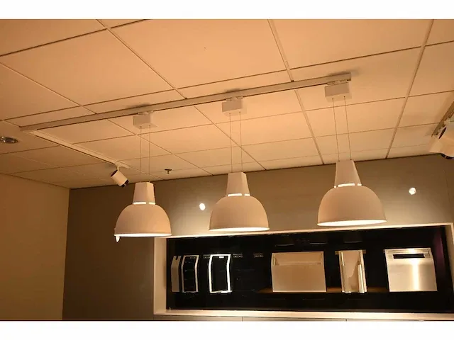 Bäro - ontero id / pendiro ec 122 - complete showroom verlichting met rails, spots en armaturen - afbeelding 5 van  15