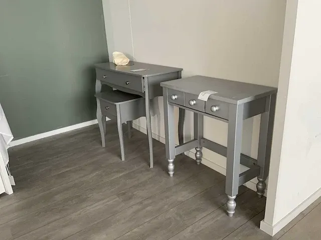 Baroque kaptafel, nachtkastje en kruk - afbeelding 1 van  6