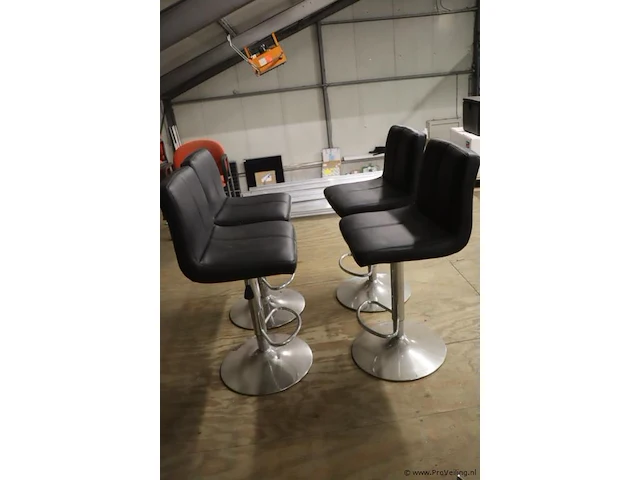 Barstoelen met voetensteun | zwart met chroom onderstel| 4 stuks - afbeelding 1 van  4