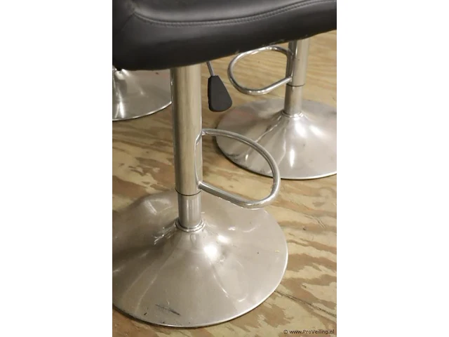 Barstoelen met voetensteun | zwart met chroom onderstel| 4 stuks - afbeelding 4 van  4