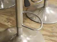 Barstoelen met voetensteun | zwart met chroom onderstel| 4 stuks - afbeelding 4 van  4