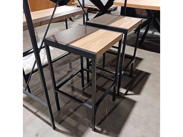 Bartafel met 2x kruk en bankje - afbeelding 5 van  6