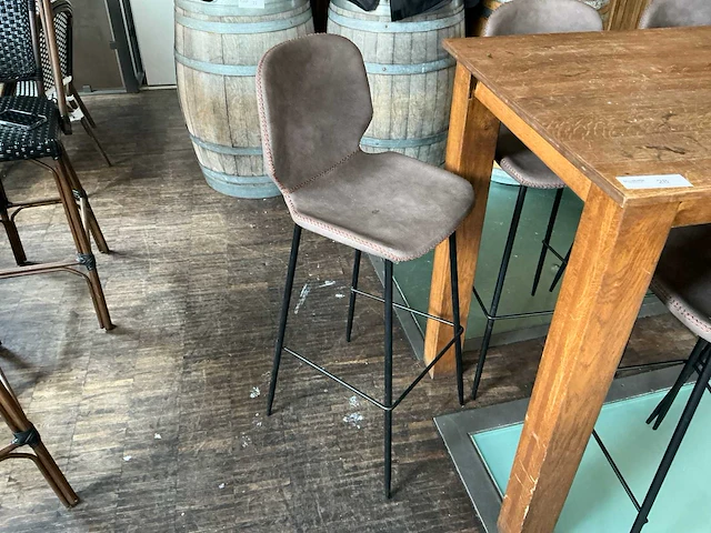 Bartafel met 4 krukken - afbeelding 3 van  5