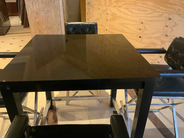 Bartafel met 4 krukken - afbeelding 4 van  10