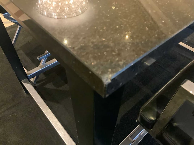 Bartafel met 4 krukken - afbeelding 4 van  12