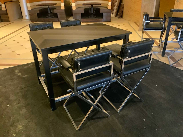Bartafel met 4 krukken - afbeelding 1 van  12