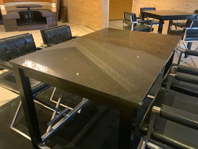 Bartafel met 4 krukken - afbeelding 6 van  12