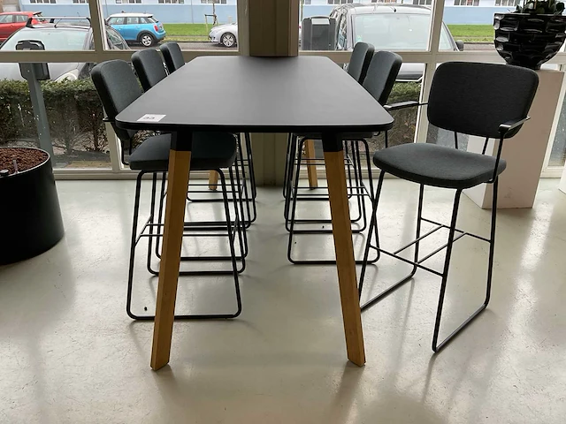 Bartafel met stoelen - afbeelding 3 van  6