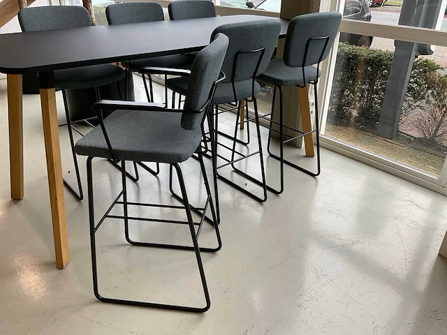 Bartafel met stoelen - afbeelding 5 van  6