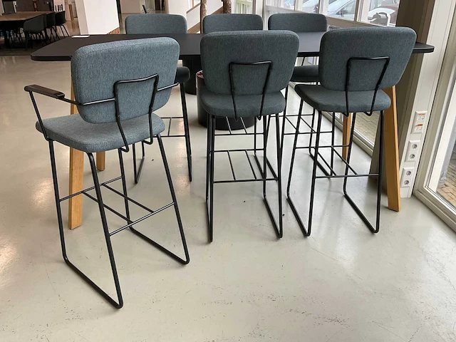 Bartafel met stoelen - afbeelding 6 van  6