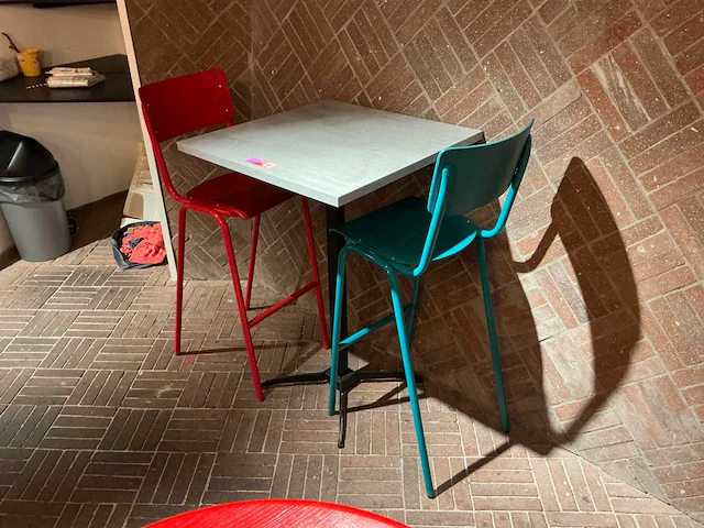 Bartafels met 20 barstoelen - afbeelding 6 van  7