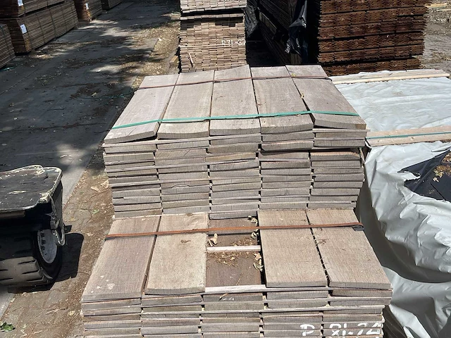 Basralocus beschoeiingsplanken fijnbezaagd 1000-1500x200x20mm (155x) - afbeelding 3 van  3