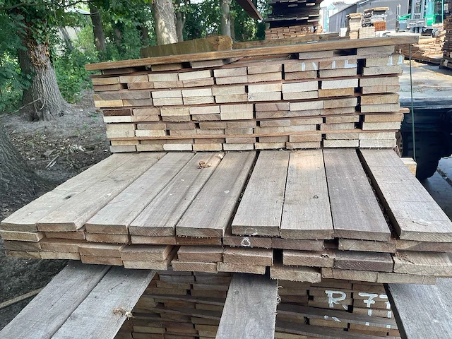 Basralocus beschoeiingsplanken fijnbezaagd 3000-3500x100x20mm (131x) - afbeelding 3 van  3
