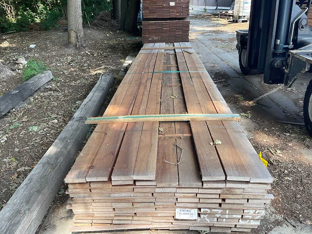 Basralocus beschoeiingsplanken fijnbezaagd 4000x100x20mm (99x) - afbeelding 1 van  3