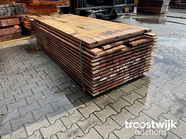 Basralocus hardhouten planken geschaafd 25x70mm, lengte 245cm - afbeelding 1 van  2