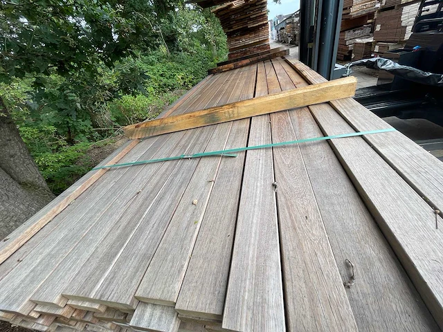 Basralocus hardhouten planken geschaafd 25x70mm, lengte 400cm (170x) - afbeelding 1 van  3